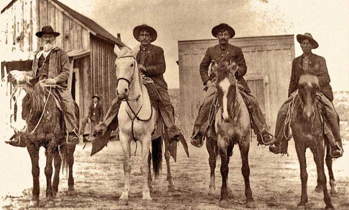 Admirez Ces 30 Anciennes Photos Du Far West In 2020 Wickenburg admirez-ces-30-anciennes-photos-du-far-west-in-2020-wickenburg