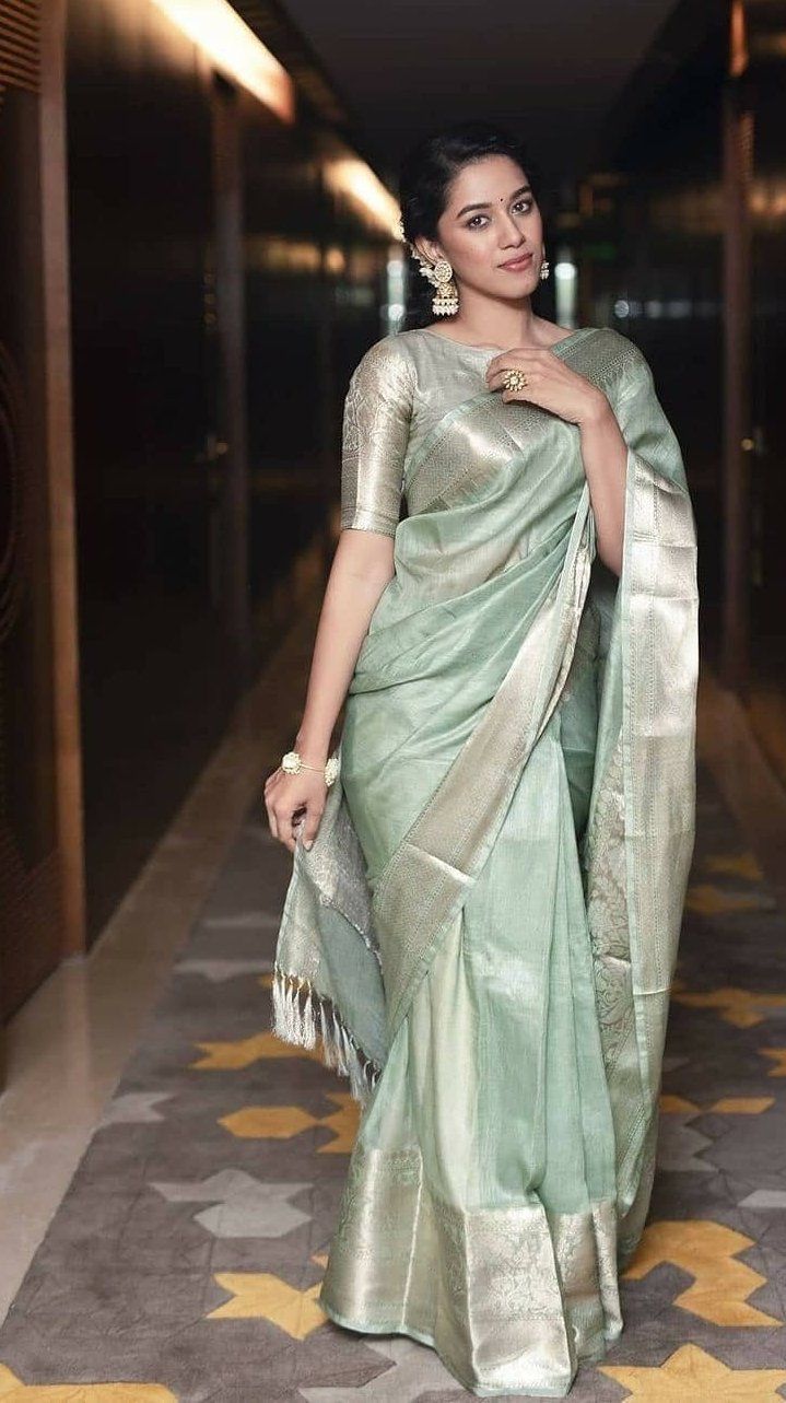 Mirnalini Ravi in a mint green pattu sree with matching boat neck blouse and pearl studded jewels for "MGR Magan" trailer launch! Cotton Saree Designs, Blouse Designs Silk, Unique Blouse Designs, Stylish Blouse Design, Dress Designs, Latest Blouse Designs, Pattu Saree Blouse Designs, Salwar Designs, Saree Wearing Styles