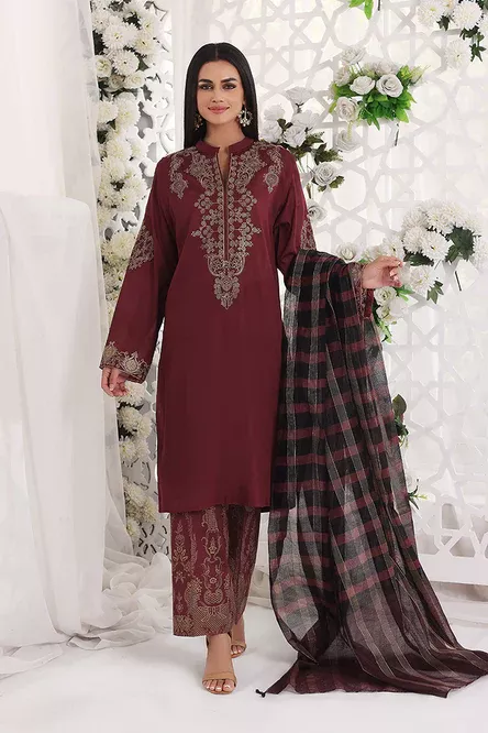 Order Online on https://www.thefashionstation.in Pakistani Suits Online, Pakistani Outfits, Latest Salwar Kameez, Shalwar Kameez, Eid Collection, Embroidered Neckline, Suit Fabric, Lace Patterns
