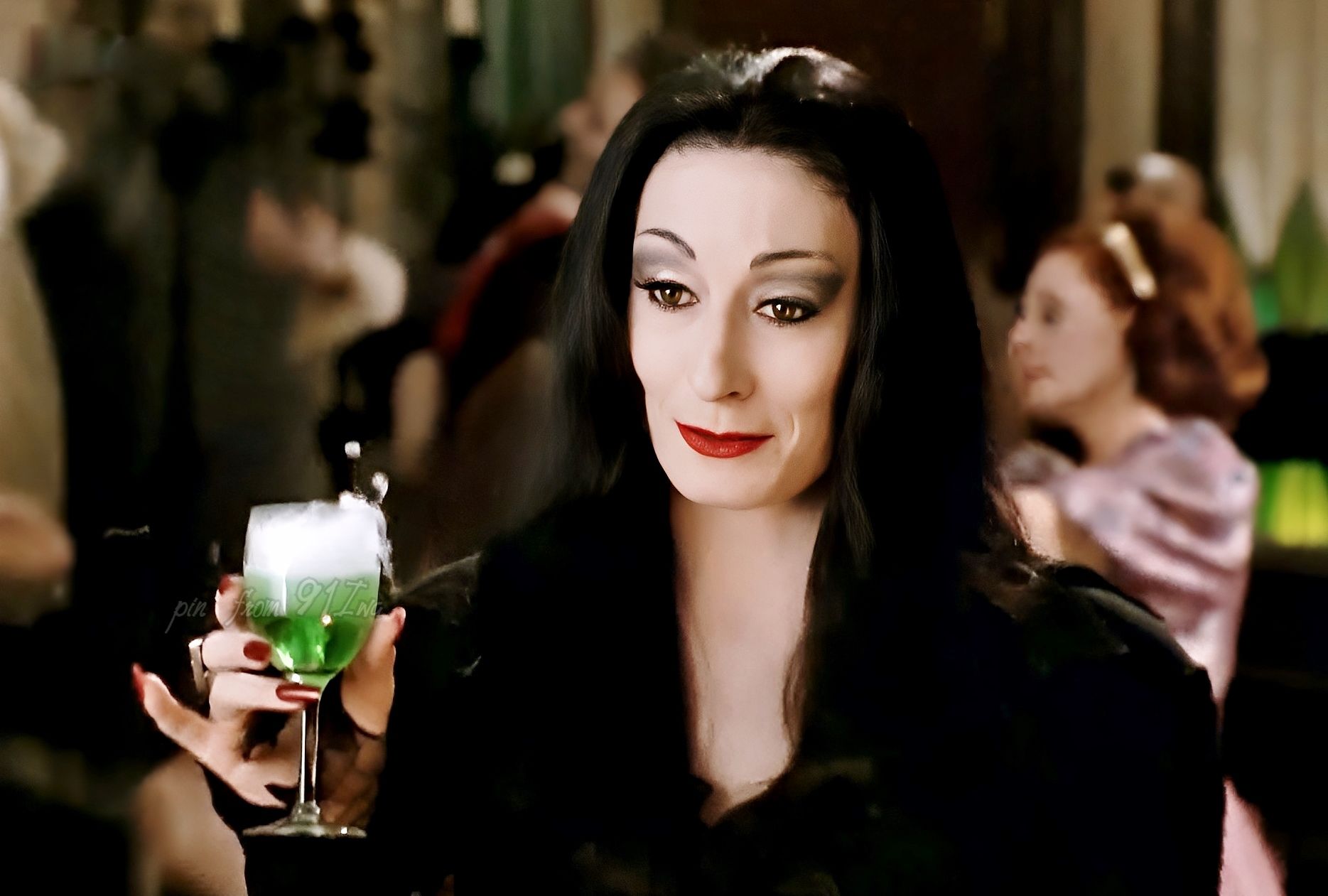 Morticia Addams-Anjelica Huston | Addams family, Morticia addams, Dark