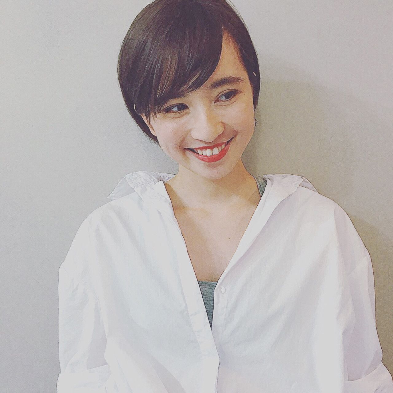 ダブルバングで前髪が2wayに イメチェンするならコレ Hair ショートのヘアスタイル 美髪 ショートヘア ダブルバングで前髪が2wayに イメチェンするならコレ Hair ショートのヘアスタイル 美髪 ショートヘア