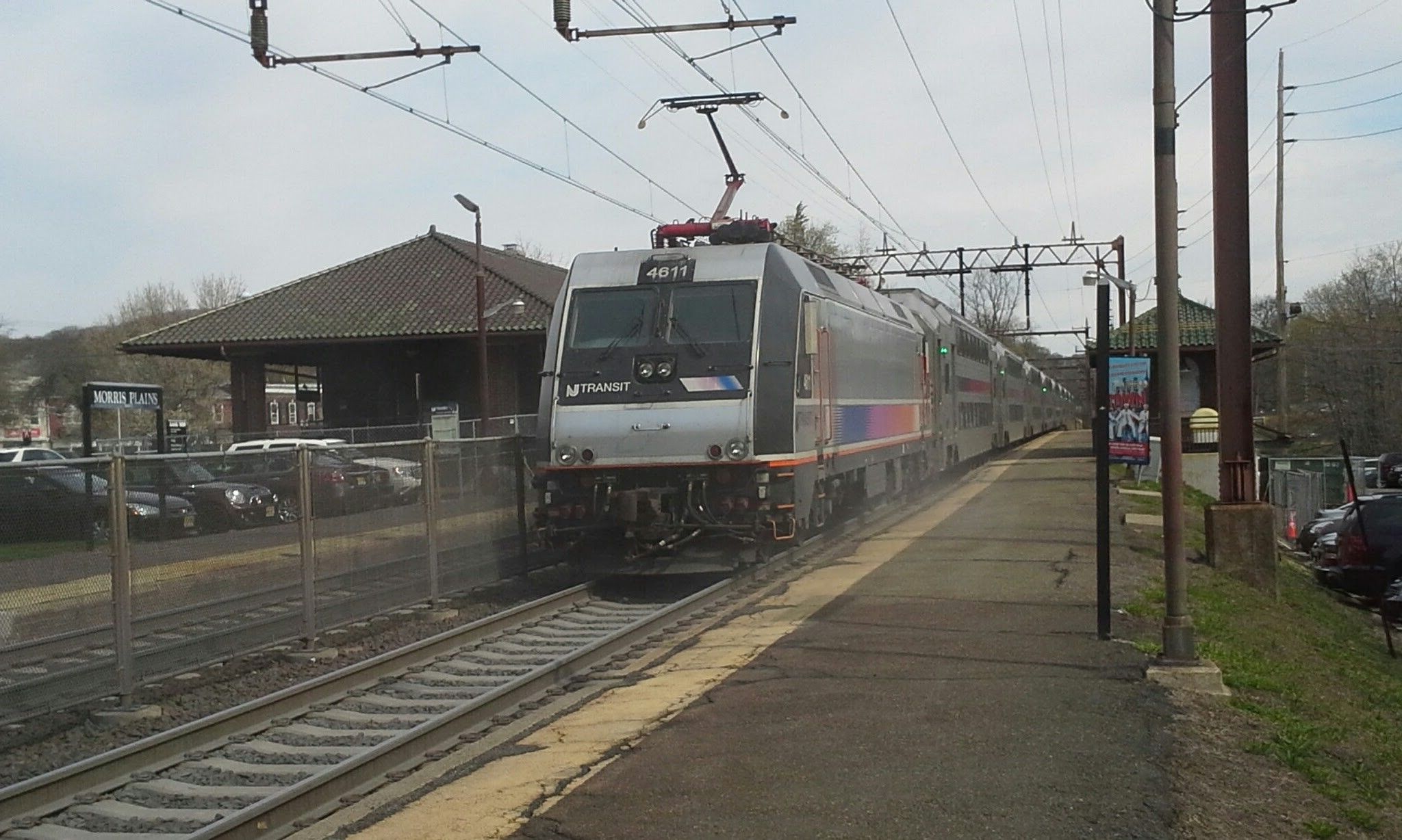 NJ TRANSET ALP46 4611 Shoves Comet6 Car's towards NYC out of Morristown NJ TRANSET ALP46 4611 Shoves Comet6 Car's towards NYC out of Morristown