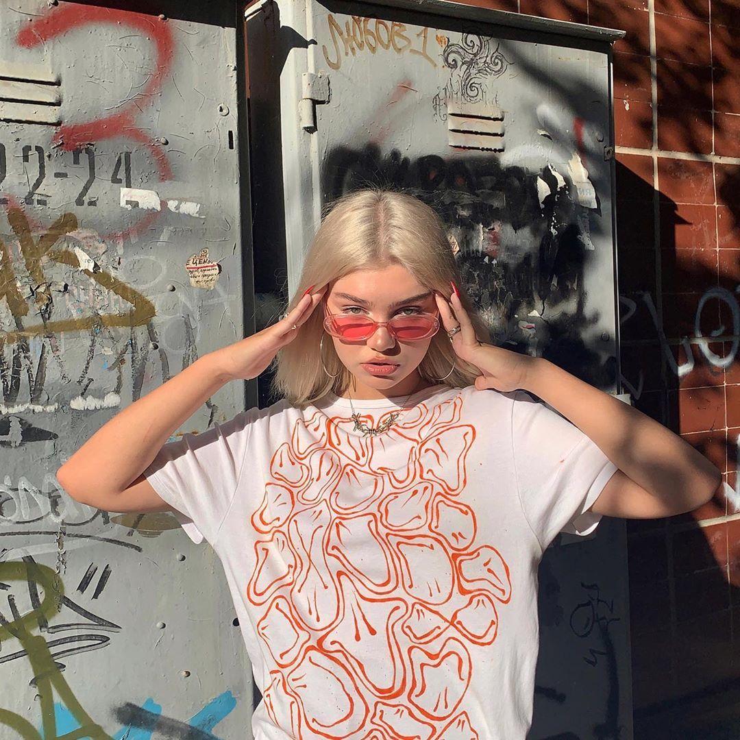 я и без пятерок всем нравлюсь on Instagram: “А вы жалеете о прошлом? Я нет. Раньше я слишком зацикливалась над каждым своим действием, всегда обдумывала любой свой сделанный шаг и…” Aesthetic Photo, Aesthetic Girl, Filipina Girls, Indie Girl, Selfie Ideas Instagram, Cute Girl Face, Tumblr Girls, Girl Photography, Art Girl