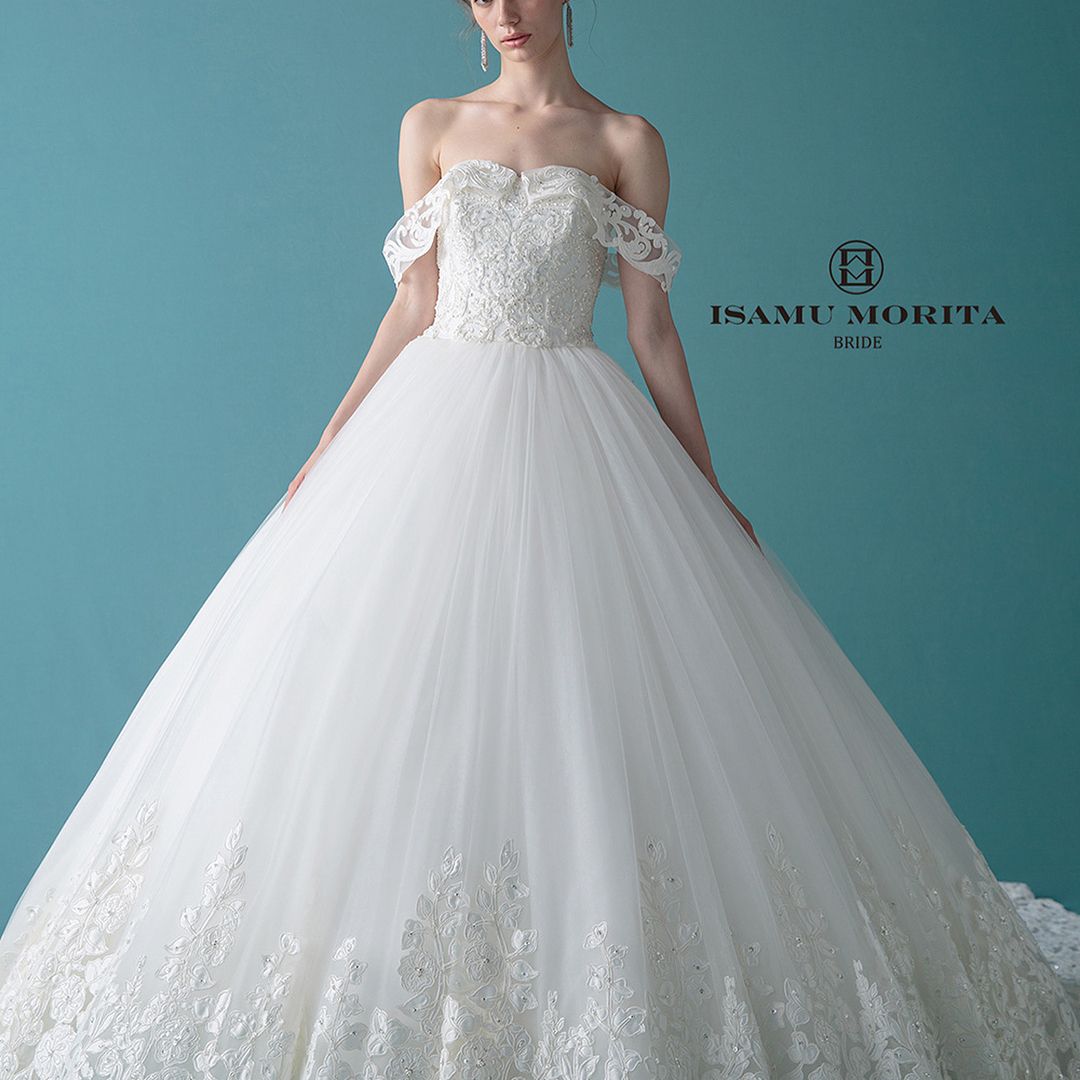 Fino Wedding フィーノ公式 ウェディングドレスさんはinstagramを利用しています カットレースが美しいイサムモリタの新作ドレス エレガントなラインのお洒落なドレスです 肩に垂れるお袖は取り外し可能なのでベアトップでの使用も可能 セクシーでハイセンスな Fino Wedding フィーノ公式 ウェディングドレスさんはinstagramを利用しています カットレースが美しいイサムモリタの新作ドレス エレガントなラインのお洒落なドレスです 肩に垂れるお袖は取り外し可能なのでベアトップでの使用も可能 セクシーでハイセンスな