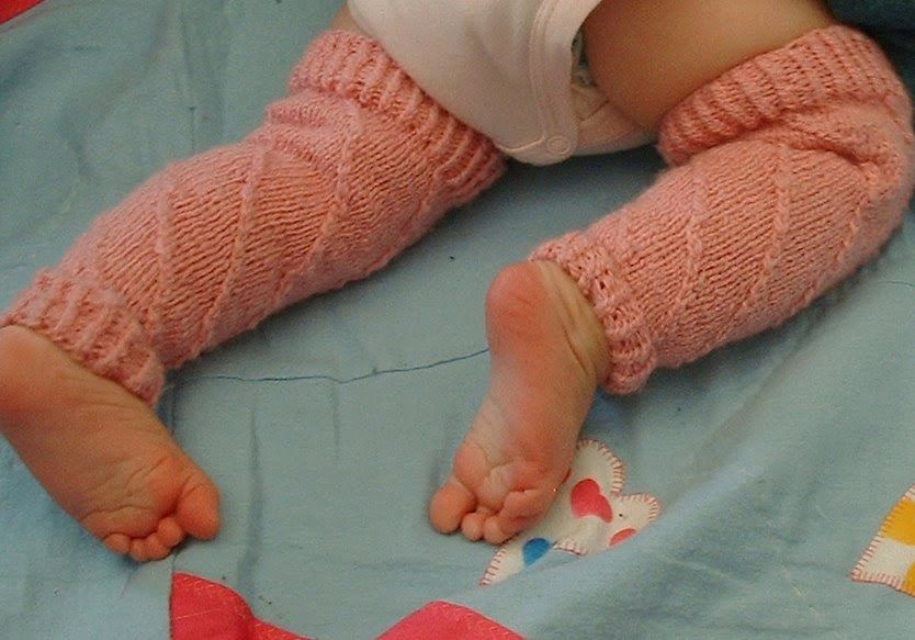 Fortuny Baby Leggings Pattern A Simple And Pretty Pair Of Leggings For Any Baby Girl The Leggings Feat Baby Leggings Pattern Baby Leg Warmers Baby Leggings