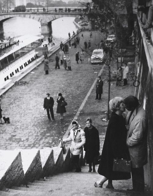 Ms Joanne Woodward And Her Husband Mr Paul Newman Exchanging A