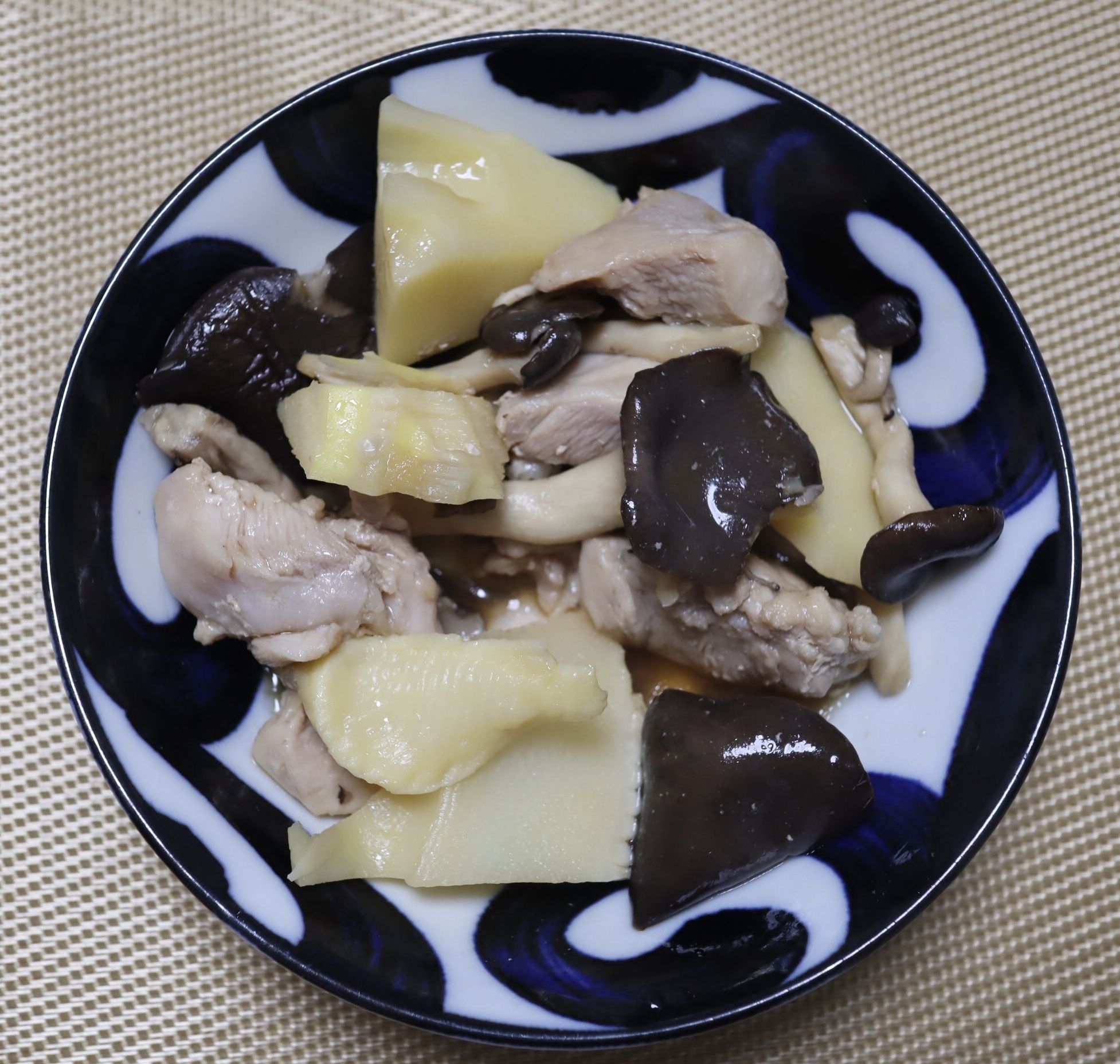 旬のたけのことと鶏肉ときのこの和風煮物 たけのこ 美味しい レシピ 旬のたけのことと鶏肉ときのこの和風煮物 たけのこ 美味しい レシピ