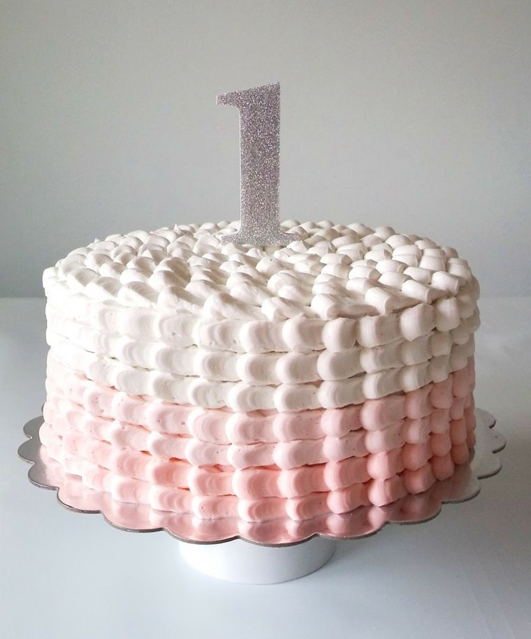 Torta di compleanno facile, candela un anno bimba, forma