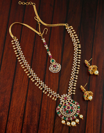 Ruby Pink And Green Stone Studded Traditional Necklace With Earring Set. Diamond Jewelry Set, Diamond Necklace Set, Online Jewelry, Jewelry Art, Jewelry Gifts, Silver Payal, Bridal Nose Ring, Diamond Nose Stud, Terracotta Earrings