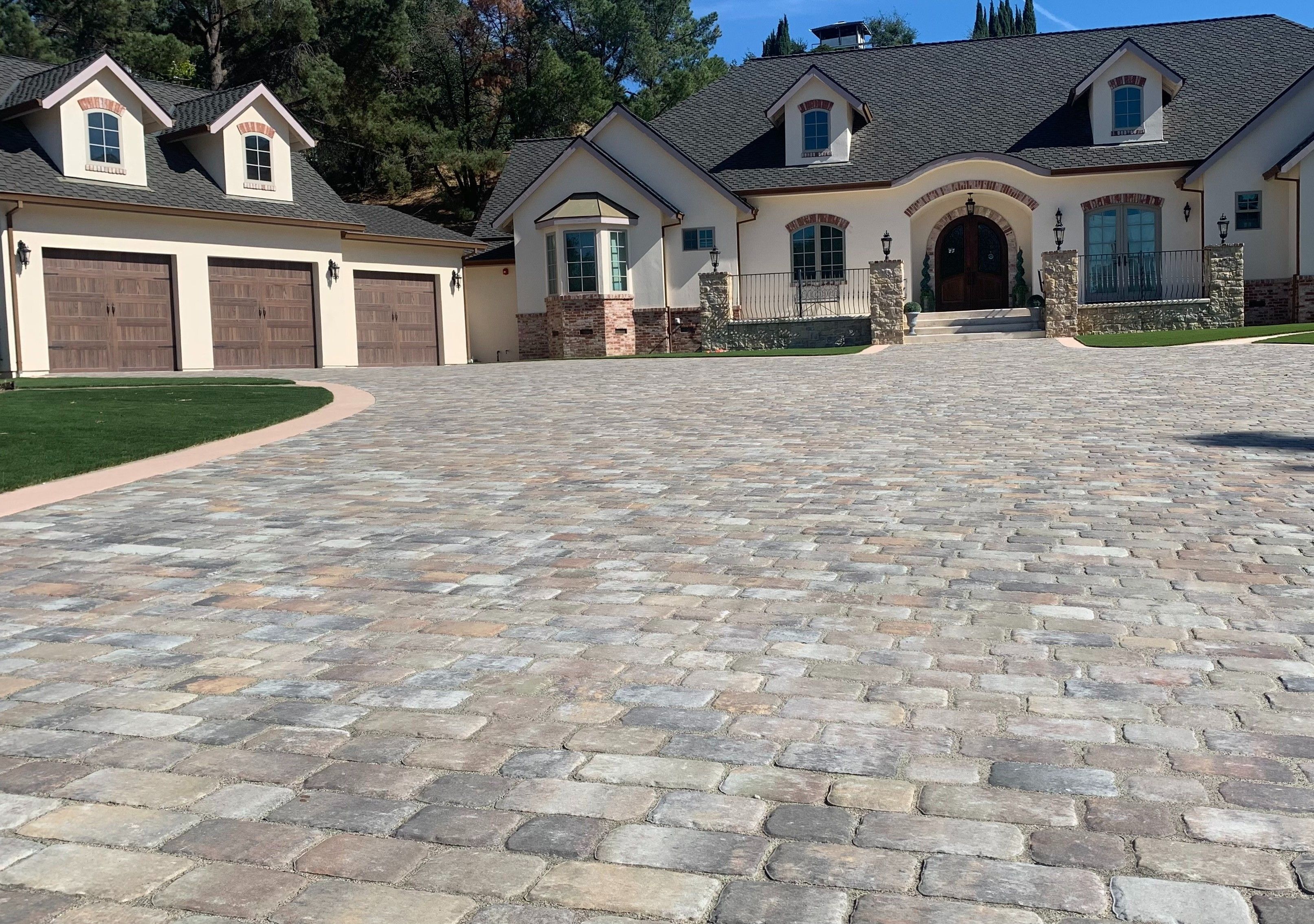 Shoutout to PBM product manager Denton Bullard on this gorgeous 4000SF project in the East Bay. 😍 It really turned out beautiful. Over (2) pallets of Techniseal polymeric sand was used on this wide joint, European styled cobble. #techniseal Discover more: https://www.pbm1923.com/products/belgian-stone/ 📸 @calstoneco Product: Belgian Stone in color blend sequoia sandstone. Natural Stone Pavers, Natural Edge, Concrete Driveways, Brick Pavers, Polymeric Sand, Interlocking Pavers, Broken Concrete, Decomposed Granite, Paver Driveway