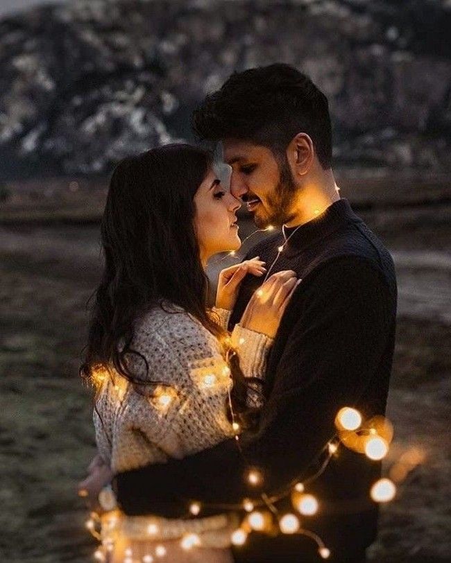 ️ 18 Best Night Engagement Photos With Lights Hi Miss Puff Couple Photoshoot Poses Wedding