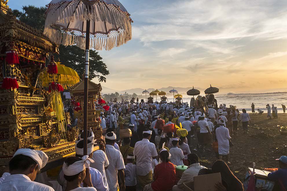 Melasti ceremony, Bali, Indonesia - image tweeted by ubudnowandthen.com