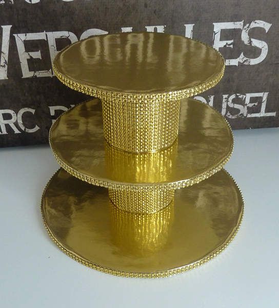 Best Gold Wedding Cake Stand Collections for Your Special Cake | Marina Gallery Fine art Gold Cupcakes, Gold Cupcake Stand, Cupcake Tower, Wedding Cake Stand Bling, Gold Wedding Cake, Bling Wedding, Wedding Cupcakes, Gold Shower, Diy Shower