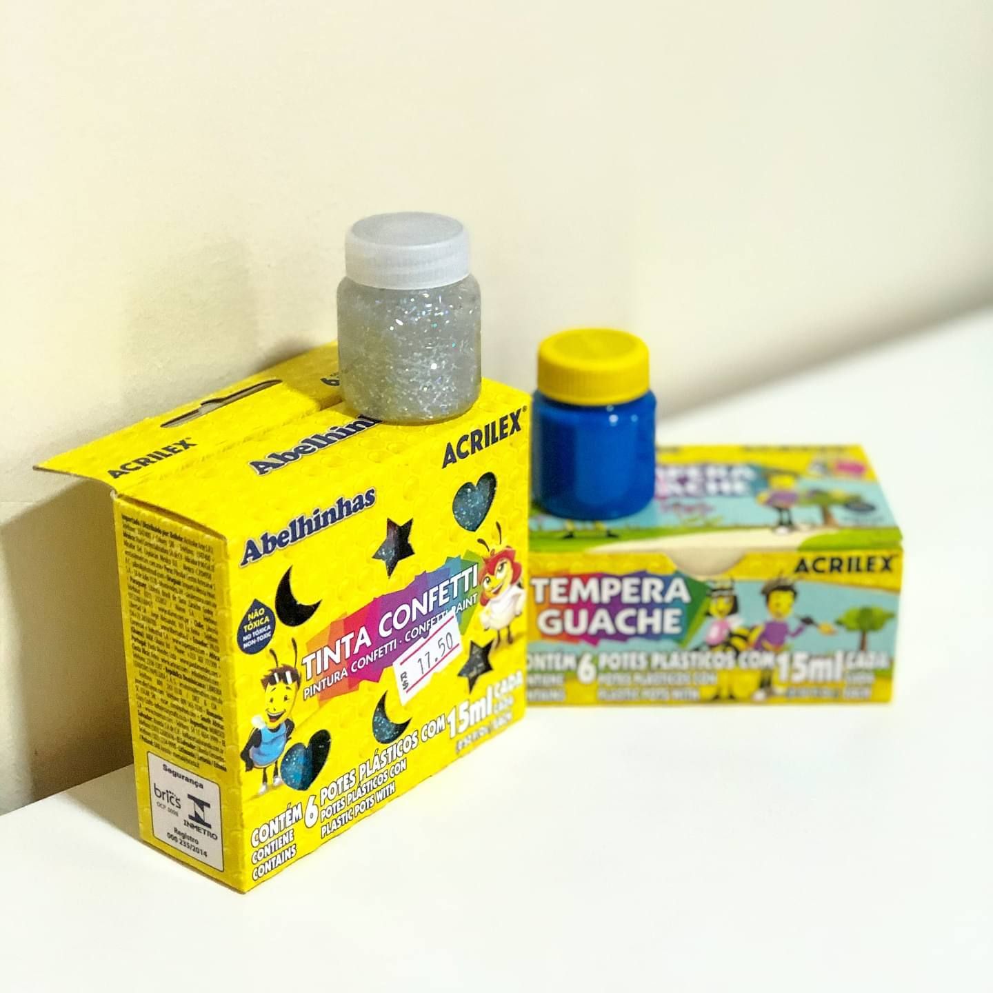 Tinta Guache e Tinta Confetti (com glitter) da Acrilex 😍🤩 . #comercialfortepp #escritorioepapelaria #materiaisescolares2019 #materialescolar #materiaisescolares2020 #voltaasaulas #quarentena #covid19 #fiqueemcasa #diversão #colorireaprender #diversãoparacrianças #delivery #papelariadelivery Guache, Tempera, Toothpaste, Glitter, Personal Care, Fun For Kids, Products, School Supplies, Ink