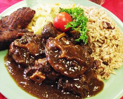 Oxtail Jamaican Oxtail, Jamaican Cuisine, Jamaican Dishes, Jamaican Recipes, Oxtail Recipes, Beef Recipes, Cooking Recipes, Carribean Food, Caribbean Recipes