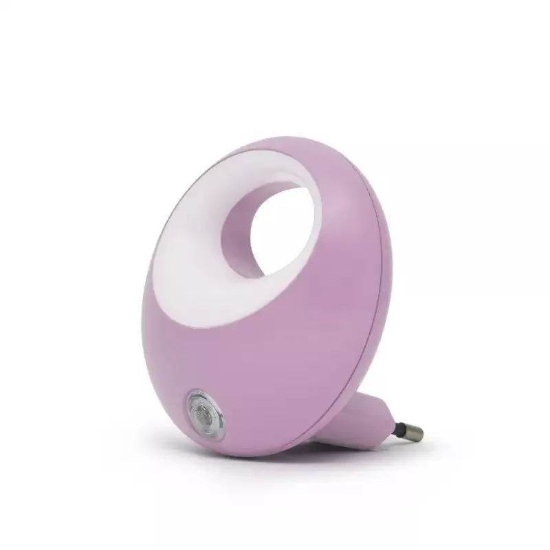 Lumina de veghe Phenom, de calitate exceptionala este accesoriul decorativ. Lampa destinata numai pt. uz interior, ofera o iluminare discreta, dar si eficienta. Economicitatea si durata de viata extrem de lunga sunt caracteristice acestei tip de lumini.Caracteristici generale:Sursa de iluminare: 1 LED /1 WAlimentare: 230 V (50Hz) CADimensiuni: diametru 8 cmInaltime: 3 cmCuloare: Violet.