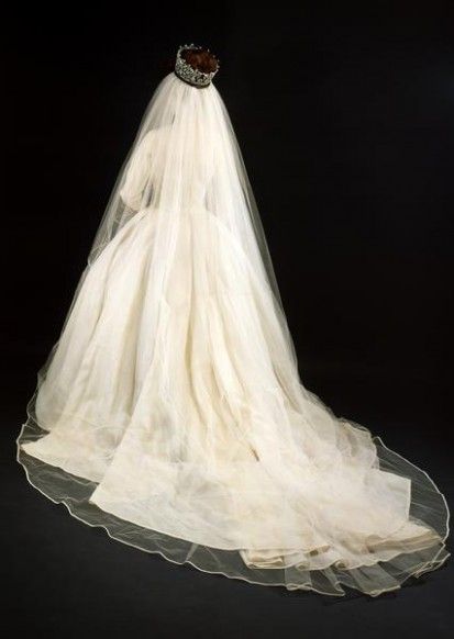 Princess Margaret Wedding Dress | Princess margaret wedding, Royal
