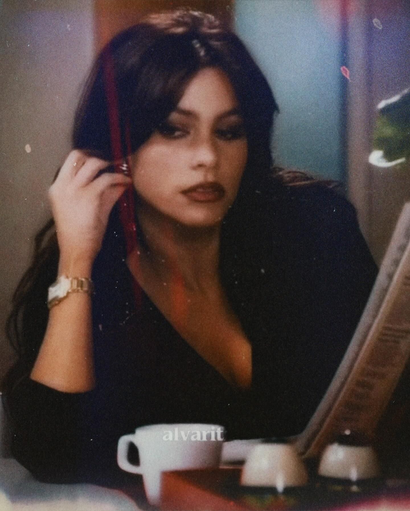 Pin By Gabby Trujillo On Room In 2024 Modern Family Sofia Vergara new-year-and-christmas-cards-2023-get-new-year-2023-update