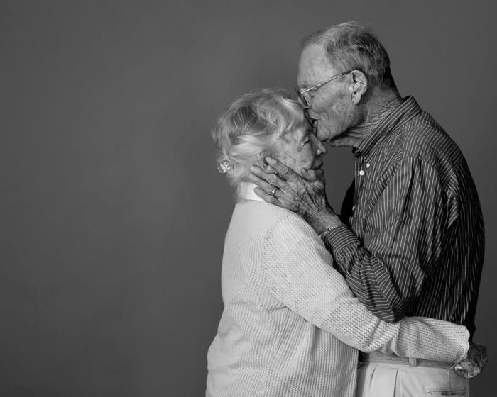10 Photos That Will Have You Believing In Everlasting Love Vieux Couples Vieux Couple Amoureux Amour Eternel 10 Photos That Will Have You Believing In Everlasting Love Vieux Couples Vieux Couple Amoureux Amour Eternel