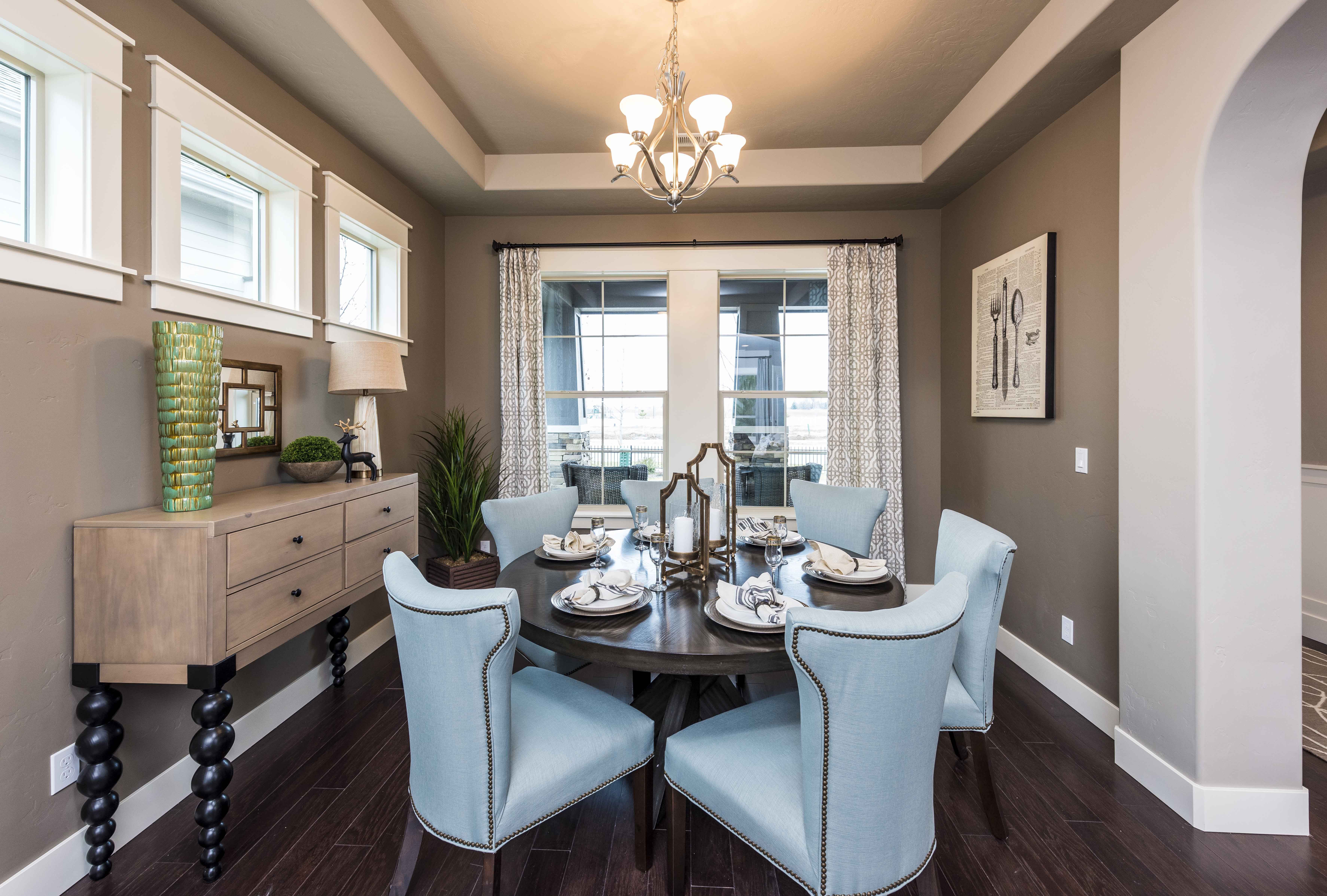 A Round Table Makes This Elegant Dining Room Feel Cozy A Round Table Makes This Elegant Dining Room Feel Cozy