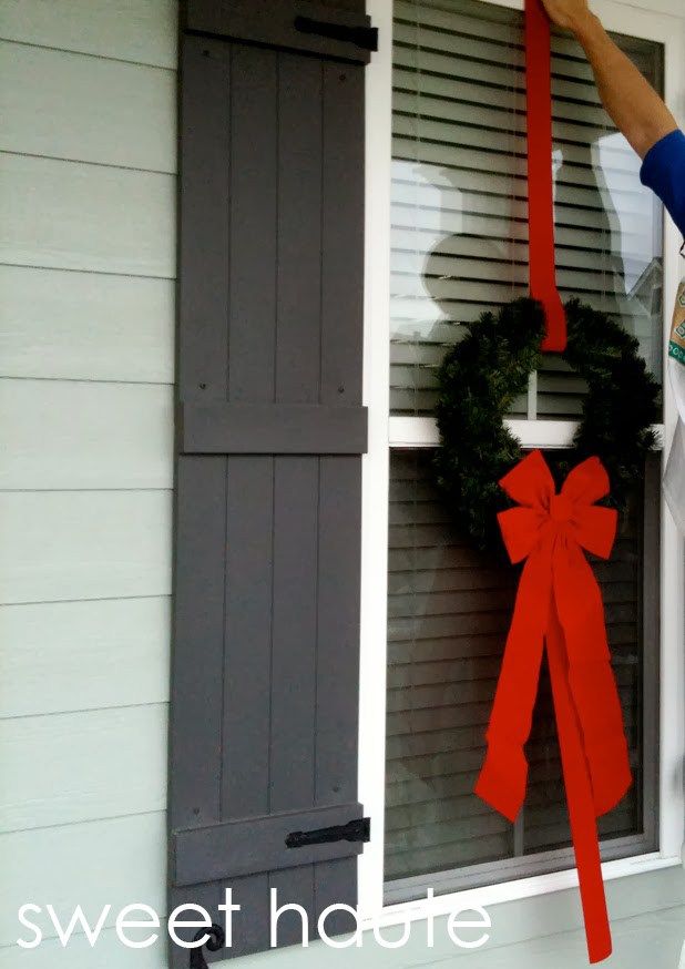 outdoor christmas wreaths tutorial cheap easy windows decor holidays outdoor window christmas decorations