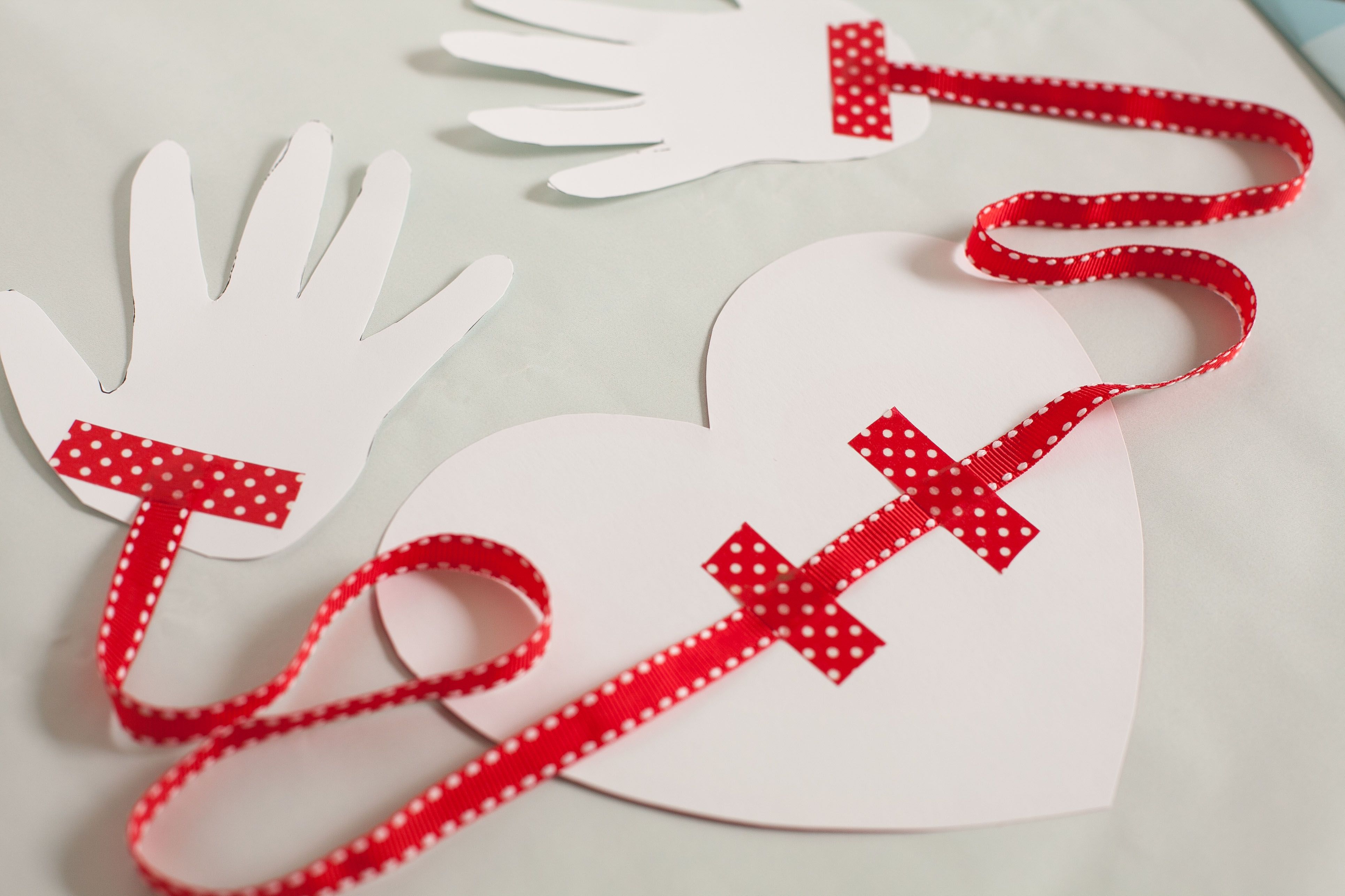 Free Valentine Printable Hug - Project Nursery | Valentine paper crafts