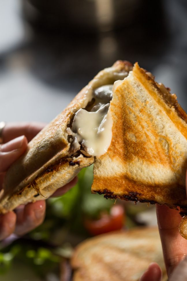 Philly Cheese Steak Jaffle! Inspired by Masterchef Australia! More Australia Food, Masterchef Australia, Beef Recipes, Cooking Recipes, Grill Recipes, Snack Recipes, Sandwich Maker Recipes, Masterchef Recipes, Diet