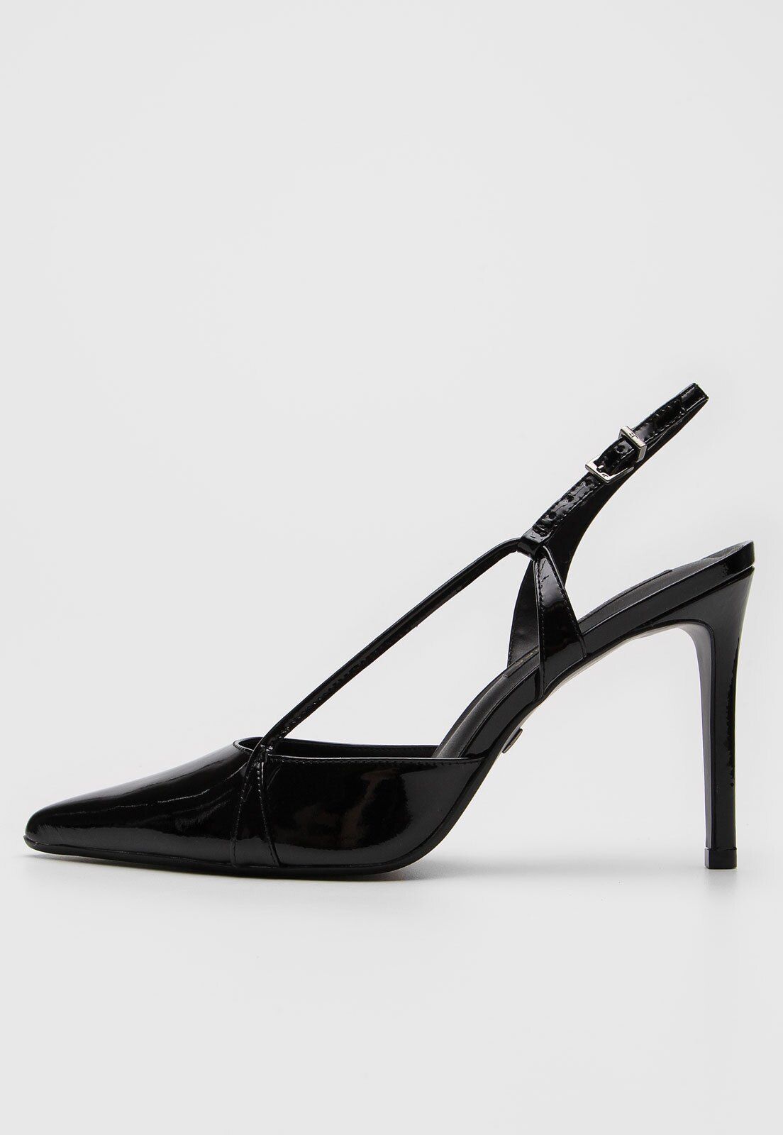 Scarpin Jorge Bischoff Slingback PretoBico: FinoSalto no tamanho 38: 11cmObservação: A medida do salto pode variar entre 0,5cm e 3cm dentro da grade 33-39, de acordo com o tamanho do calçado.Por possuírem alto brilho e acabamento diferenciado, os calçados podem apresentar marcas durante sua fabricação e/ou variação na coloração de acordo com a peça, que tendem a aumentar ao longo do tempo. Por isso, esse tipo de produto necessita de cuidados especiais: - Evite o atrito, que provoca arranhões, de Slingback, Kitten Heels, Grade, Shoes, Products, Fashion, Glow, Top Coat, Weather