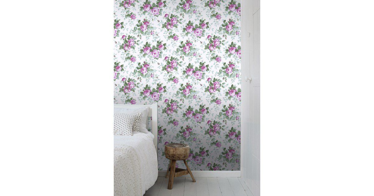 Met dit behang met rozen in paars maak je een warme en knusse sfeer in huis. Het behang past perfect bij een brocante. romantische stijl die een fijn nostalgisch gevoel oproept en je eindeloos laat wegdromen naar mooie momenten uit het verleden.Afmetingen en herhalingDe afmetingen zijn 53 cm x 10.05 m. Het motief herhaalt zich iedere 53 cm. 100% milieuvriendelijk in Nederland gemaaktDeze behangprint is gedrukt op een milieuvriendelijk. duurzaam en FSC _ gecertificeerd vliesbehang. Bovendien zijn Curtains, Shower, Prints, Products, Rain Shower Heads, Blinds, Showers, Draping, Gadget