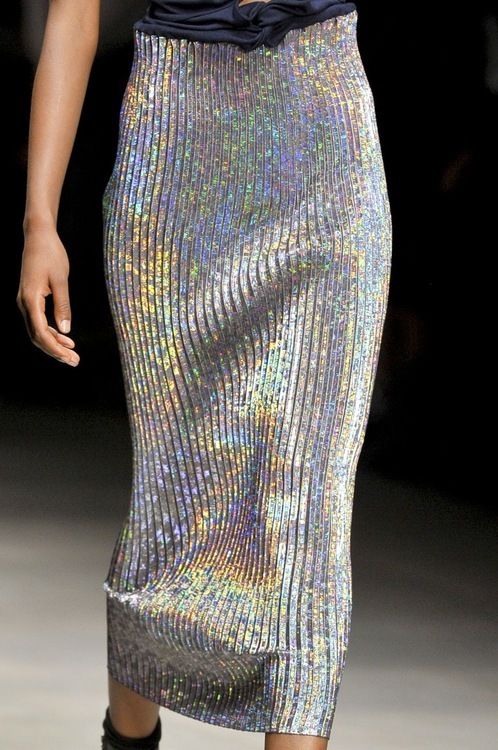 The Long Skirt Is Very Beautiful Comfortable Of Italian Origin Made Of A Metallic Material Stil Yaz Giyim Kiyafet