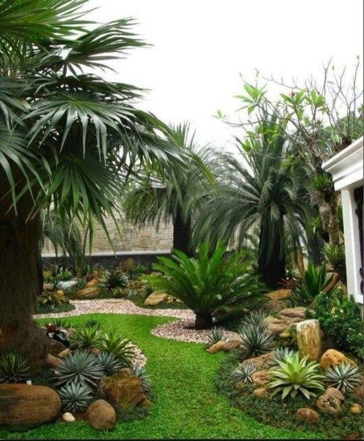 Fantastic Flower Landscape Design Ideas For Front Yard 13 #tropischelandschaftsgestaltung