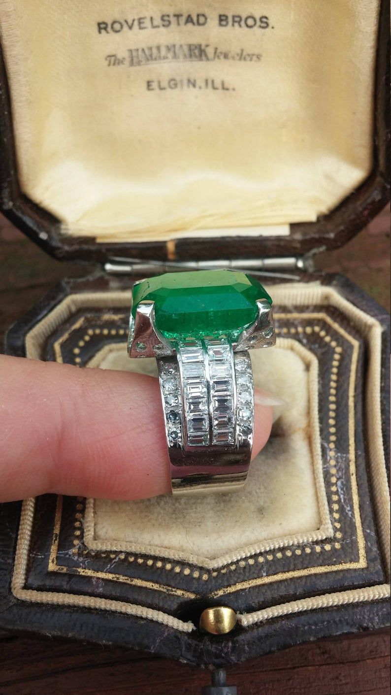 14k Gold 10ct Columbian Emerald 2ct VS Diamonds Wedding | Etsy Emerald Engagement, Wedding Engagement, Engagement Rings, Columbian Emeralds, Vs Diamond, 2ct, Color Effect, Baguette Diamond, Beautiful Rings