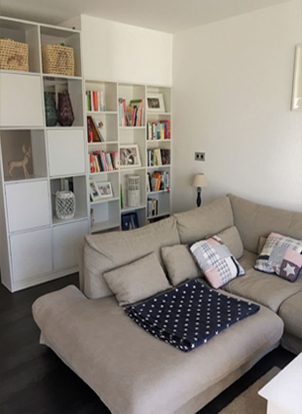 Stylische Idee für eine optische Trennung: Weißer Raumteiler, weißes ... Stylische Idee für eine optische Trennung: Weißer Raumteiler, weißes ...