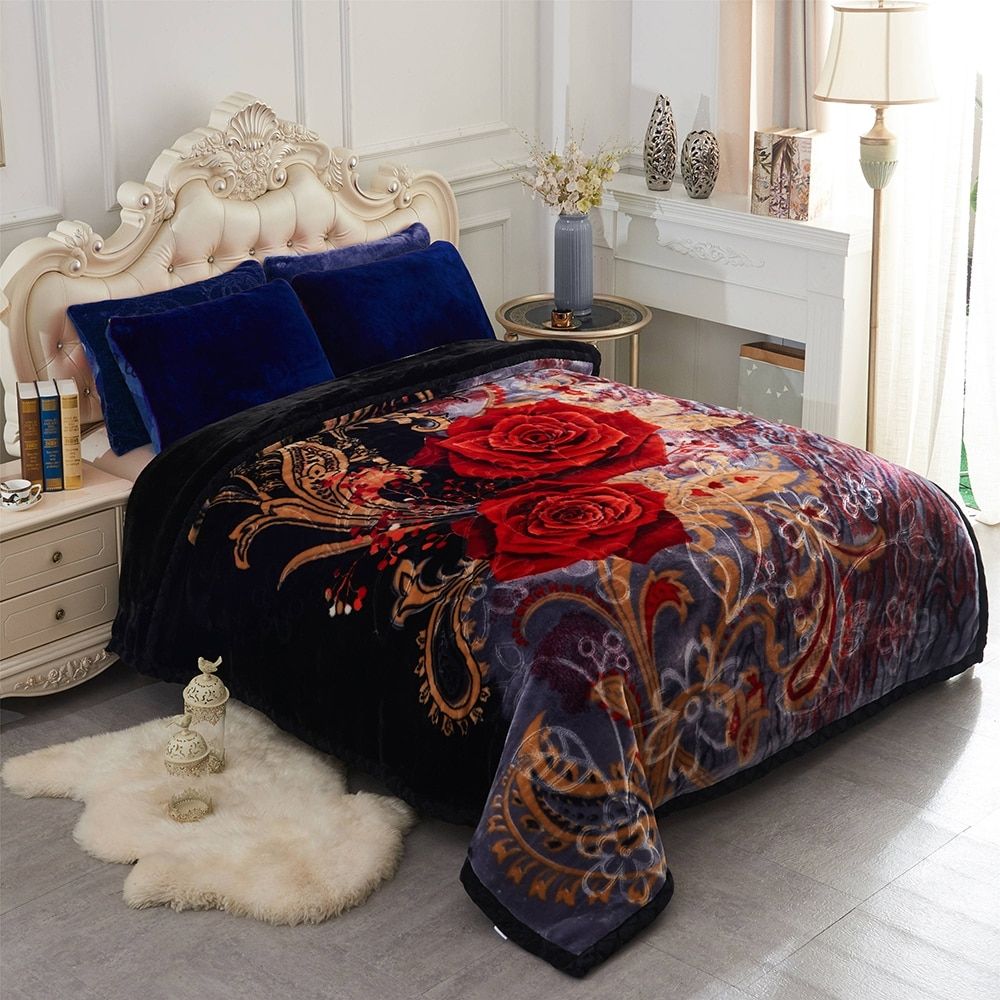 Stay warm at night with this king sized floral and animal print blanket. This blanket is made with 100-percent polyester and is reversible. The ultra soft microfiber fabrics have smooth and fuzzy texture. Blankets For Winter, Warm Blankets, Bed Blankets, Queen Size Bedding, Bedding Set, Soft Bedding, Heavy Blanket, Blue Throws, Warm And Cozy