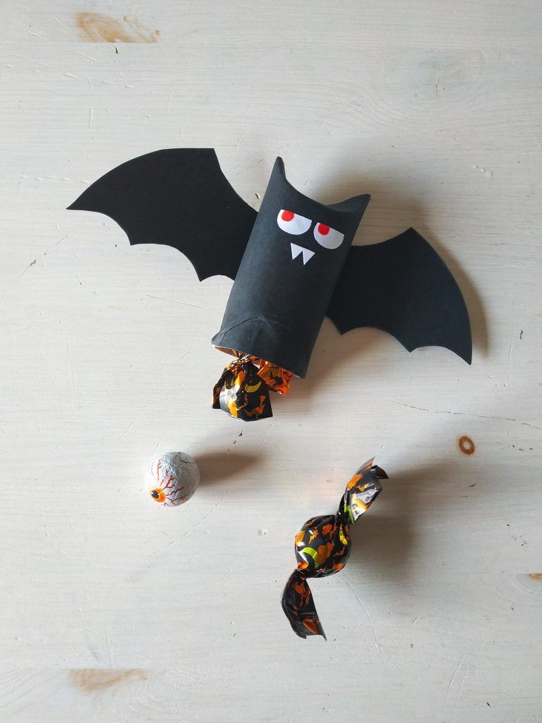 Bat Tutorial Cómo Hacer Un Murciélago Para Halloween Reciclando Pimienta Y Purpurina Como Hacer Un Murcielago Murcielagos Halloween Reciclar