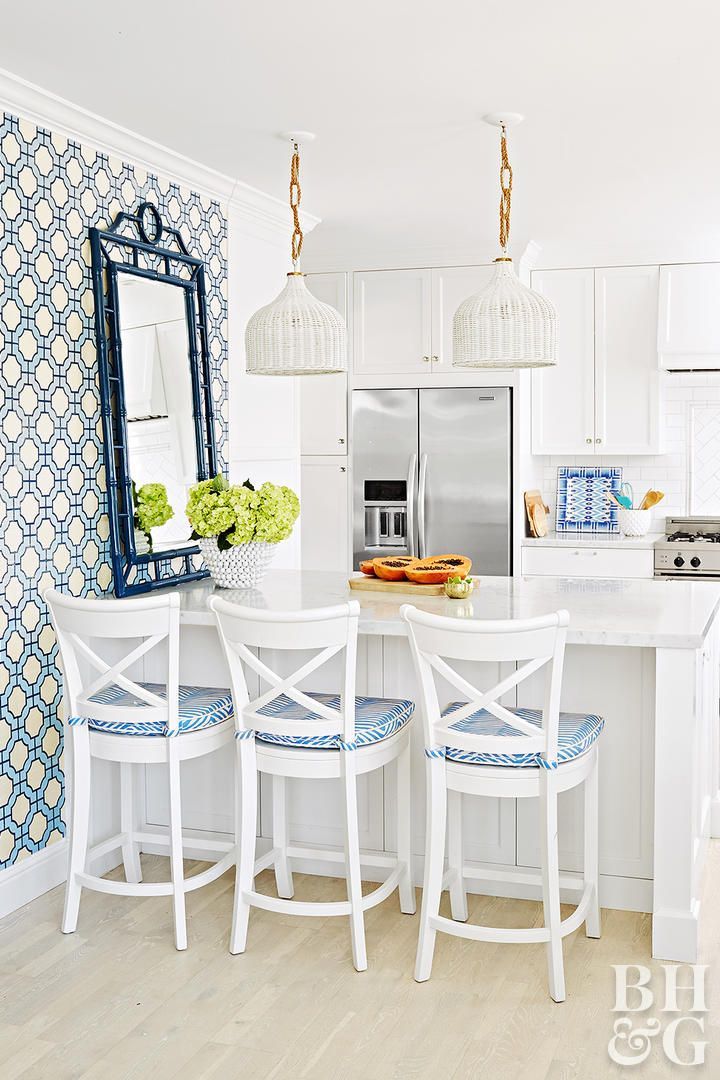 Preppy Meets Posh in This Colorful California Beach Home #beachcottagestyle