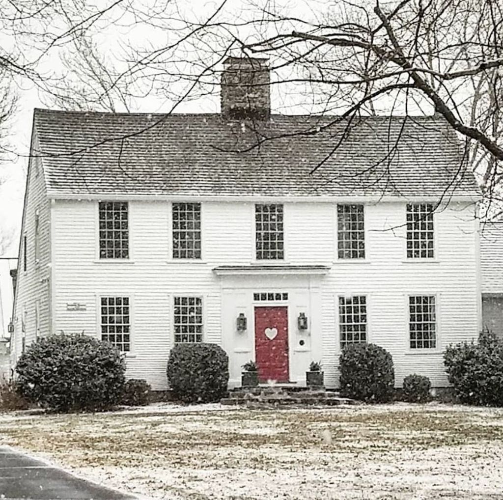 New England Colonial Revival Farmhouse New England Style Homes Colonial House Interior New England Farmhouse