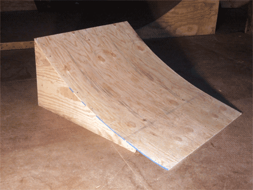 Scooter Ramps, Bmx Ramps, Truck Ramps, Skateboard Ramps, Diy Wood Projects, Projects For Kids, Backyard Skatepark, Sled Decor, Bike Trails