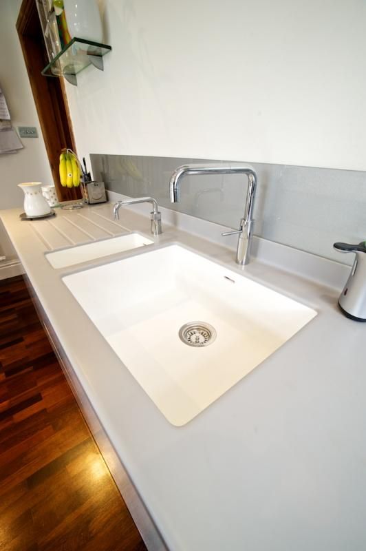 Corian moulded sinks in white with silver grey top and quooker ... Okite o corian