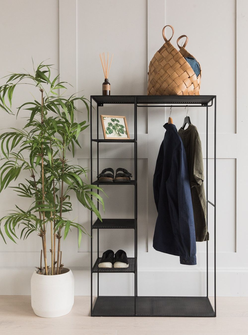 W: 75cm x D: 30cm x H: 132cm Shelf W: 75cm x D: 30cm x H: 132cm Shelf