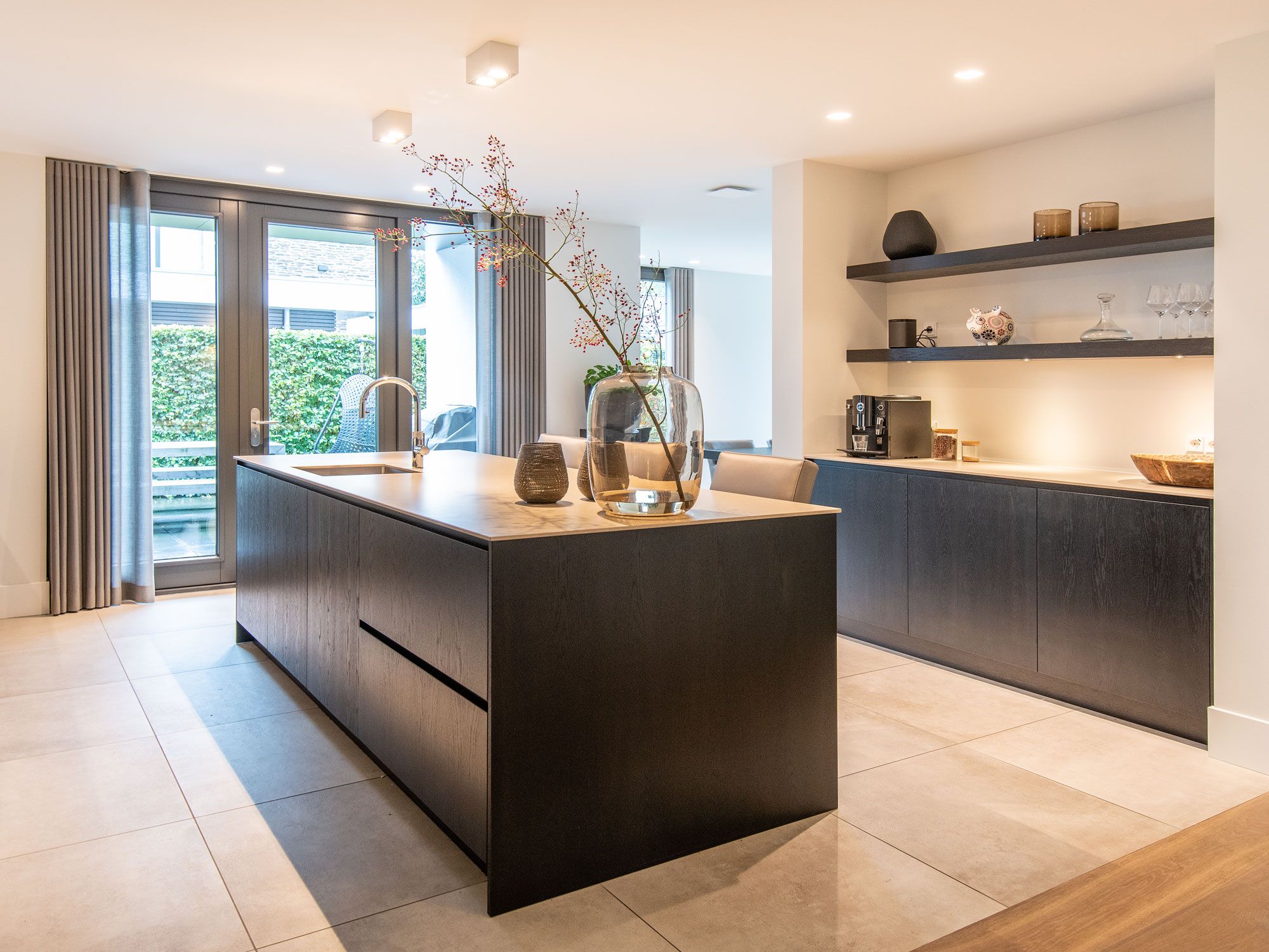 Eiland keuken op maat in 2020 | Keuken op maat, Moderne ...