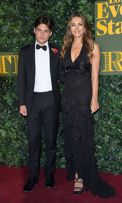 Elizabeth Hurley S Teenage Son Damian Is In Love With Kaia Gerber Elizabeth Hurley Damian Hurley Elizabeth Hurly