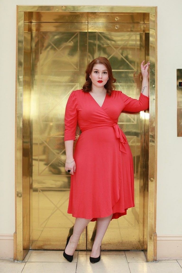 Vestido envelope: 59 ideias de looks cheios de estilo | We Fashion Trends Plus Size Chic, Looks Plus Size, Look Plus, Plus Size Clothing Stores, Plus Size Womens Clothing, Curvy Girl Fashion, Plus Size Fashion, Curvy Outfits, Plus Size Dresses
