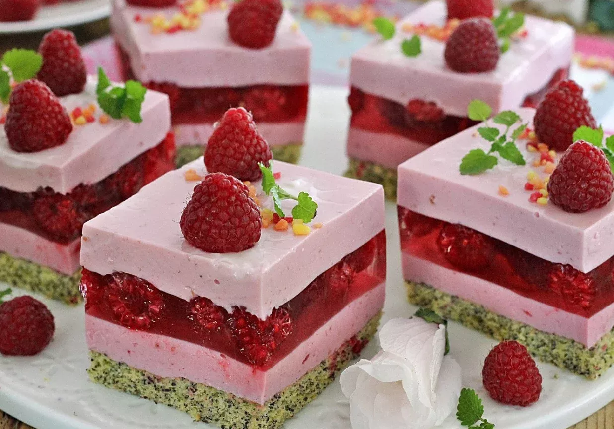 Pohár s tvarohom, malinami a chrumkavou posýpkou Dessert rezepte einfach, Einfac