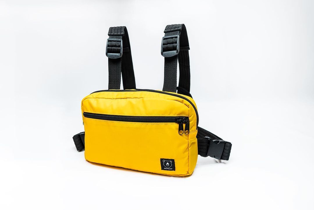 D O N T C A R E on Instagram: “Aún tenemos chestbags disponibles, hacemos envíos a todo el país. Precio $90.000, disponibles en color negro y amarillo.” Color Negra, Concept Art, Luggage, Backpacks, Instagram, Fashion, Yellow, Black, Countries