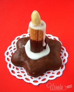 Süsse Kerzen mit den Kindern basteln - Keks-Kerze - schöne Bastelei für Kinder / cookie candle - gingerbread canlde - cute Christmas or Advent craft for kids #bastelnadventkinder