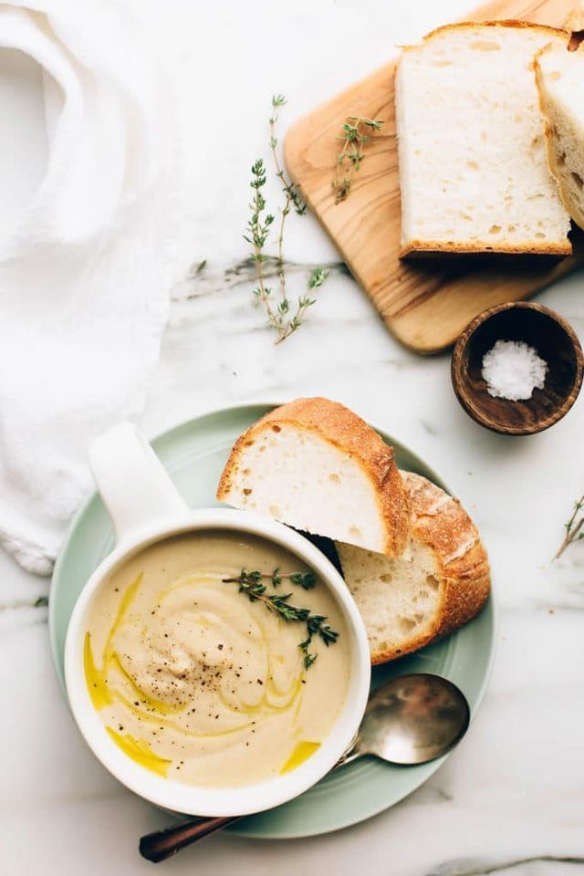 Vegan Roasted Garlic Cauliflower Soup | Blissful Basil | Bloglovin’ Cauliflower Soup Healthy, Roasted Garlic Cauliflower, Creamy Cauliflower, Garlic Soup, Stew Recipes, Vegetarian Recipes, Healthy Recipes, Healthy Soups, Vegetarian Mexican