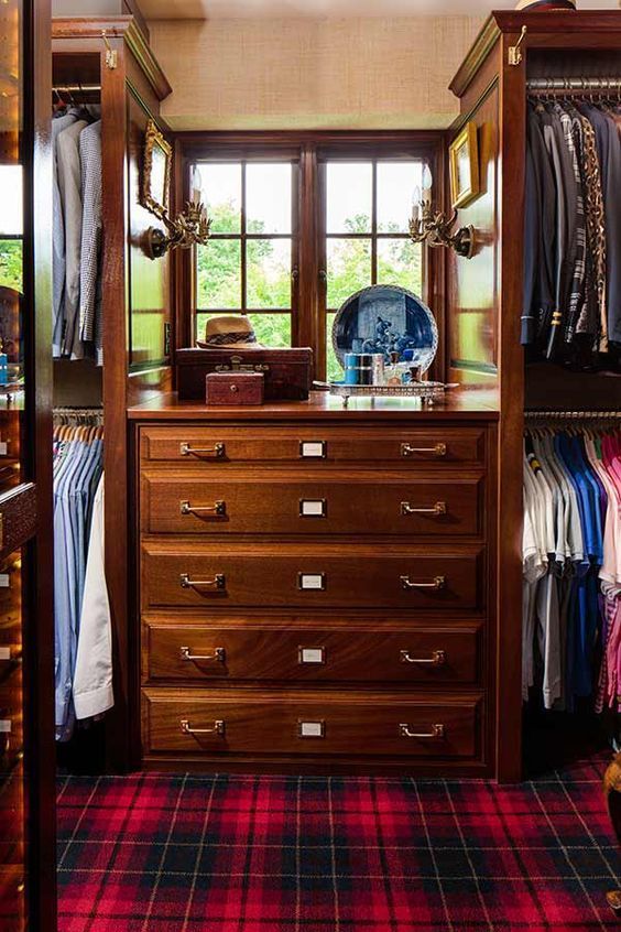 I can't imagine any southern gentleman turning this closet down Men