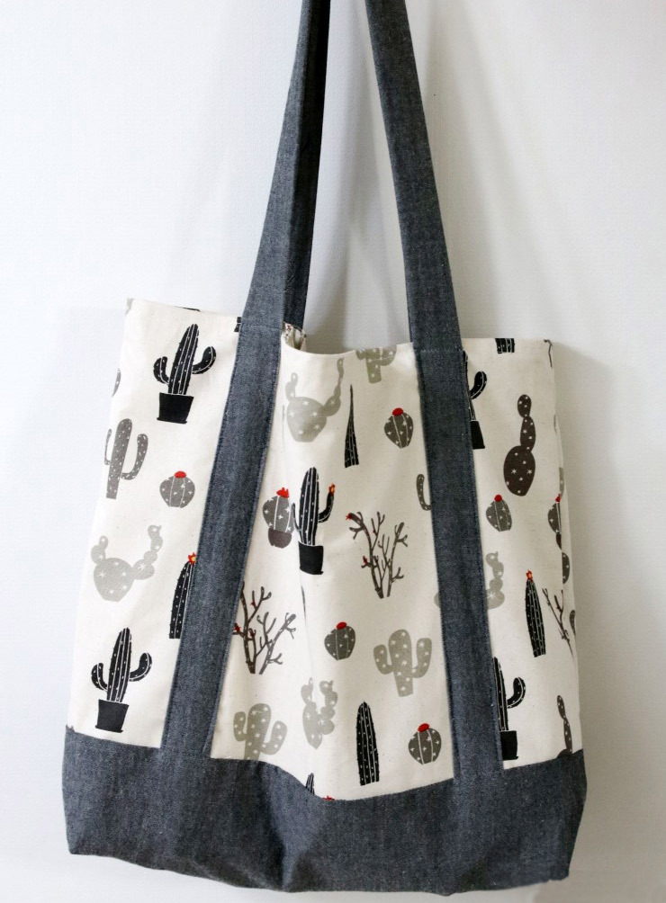 Tuto couture : réaliser un sac fourre-tout en suivant son pas à pas en images , facile à coudre ! - 1000 idées à faire chez soi Sacs Tote Bags, Diy Tote Bag, Sewing Projects For Beginners, Sewing Tutorials, Tutorial Sewing, Sewing Bag, Diy Sewing, Sewing Tips, Sewing Hacks