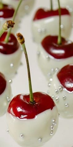 Christmas Desserts, Christmas Treats, Christmas Baking, Christmas Food, Just Desserts, Dessert Recipes, Cherry Dipped, Yummy Food, Delicious